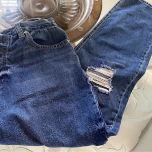 Juicy Couture Distressed Ripoed Knees size 29 Inseam 30”Front button closure